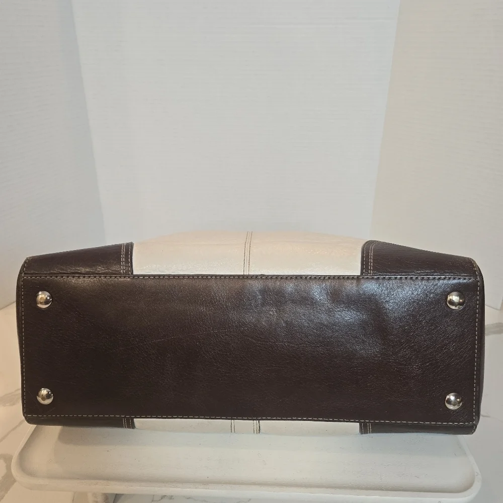 Coach Hamptom Pebbled Leather Turn Lock Sachel Tote Bag Brown Cream Medium 13960 - Picture 4 of 14